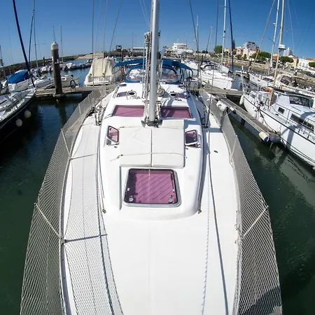 Narayana Sailing Boath Botel